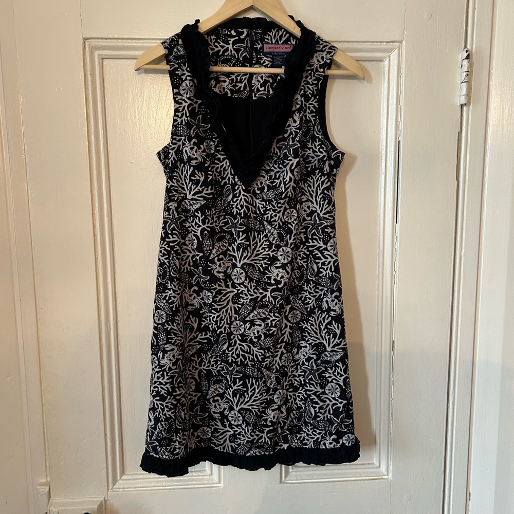 Classic Navy Sea Coral print Vineyard Vines dress size 2